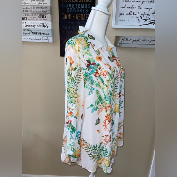 “City Streets” Button Down Top - Picture 2 of 6